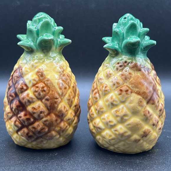 Vintage Pineapple Salt and Pepper Shakers Made in Japan Ceramic 4 " Tall - Picture 2 of 6